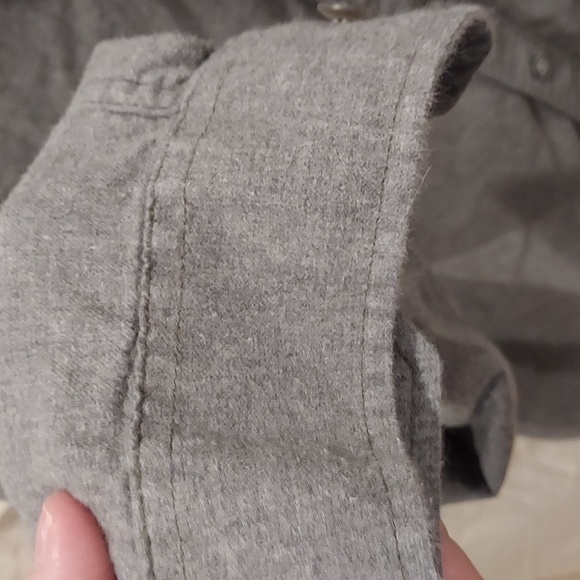 Eddie Bauer Medium Gray Classic Fit Button Tab, Button Down Long Sleeve Shirt XL - Picture 4 of 10